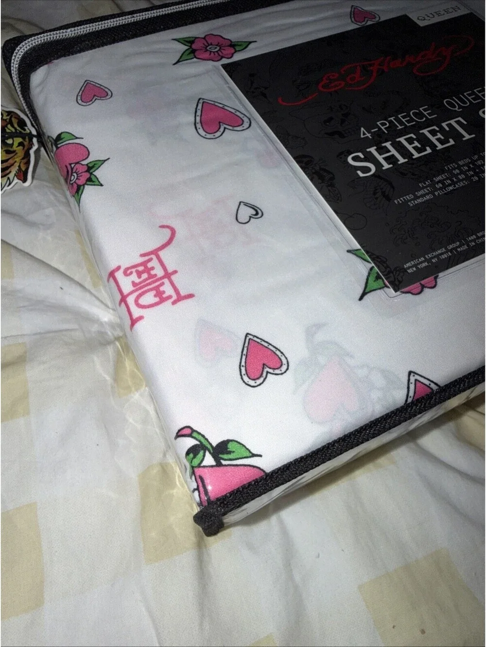 EXCLUSIVE!! ED HARDY Pink/white Hearts Flowers 4PC SHEET SET QUEEN